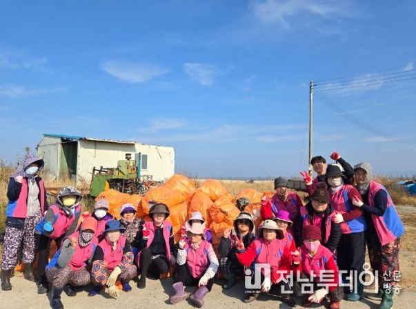 영광군 백수읍생활개선회, 분등해변서 해양 정화활동