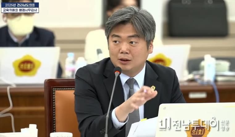 행정사무감사 중인 박원종 전남도의원