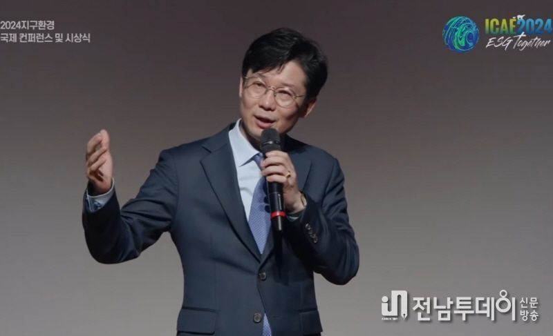 김용두 SNS기자연합회 회장이 2024.10.29. 국회의원회관, ICAE 지구환경 국제컨퍼런스에서 기조연설을 하고 있다. / SNSJTV 제공