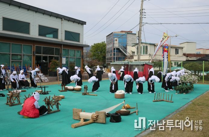 내평리 길쌈노래 전승 공연 모습