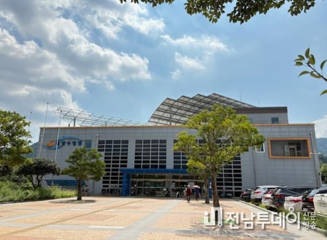 광양시, 광양수영장 매점 4운영자 모집 - 체육과(광양수영장 전경).