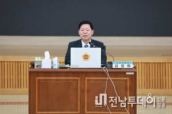 김정희 전남도의회 교육위원장 전남교육청 2025. 행정사무감사 질의 사진