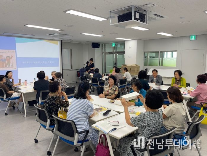 시니어 대상 독서 힐링 프로그램