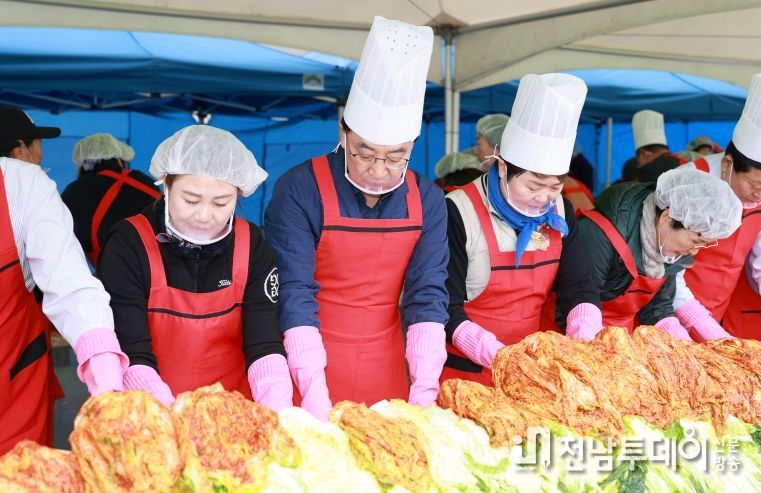 20일, 2025 김장김치 담그기 및 나눔행사