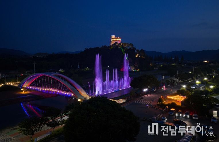 화순 꽃강길 음악분수 전경