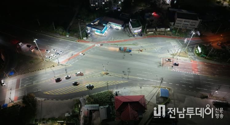 영암 삼호 용당교차로 조명타워 설치 후