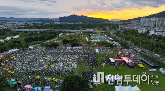 지난 9월 황룡친수공원에서 열린 제3회 광산뮤직ON페스티벌 행사장 전경. 이틀간 9만 5,000여 명이 찾아 가을의 낭만과 감성을 즐겼다.
