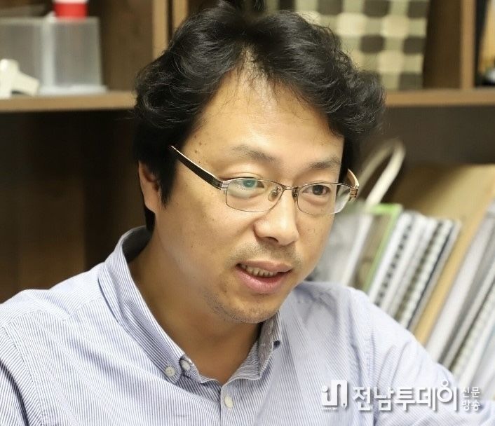 연출가 최성봉
