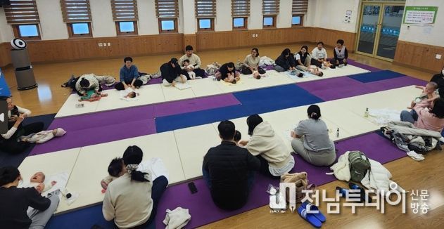 나주시보건소 빛가람건강생활지원센터가 ‘오감터치 베이비마사지교실’ 프로그램을 성공적으로 마무리했다.