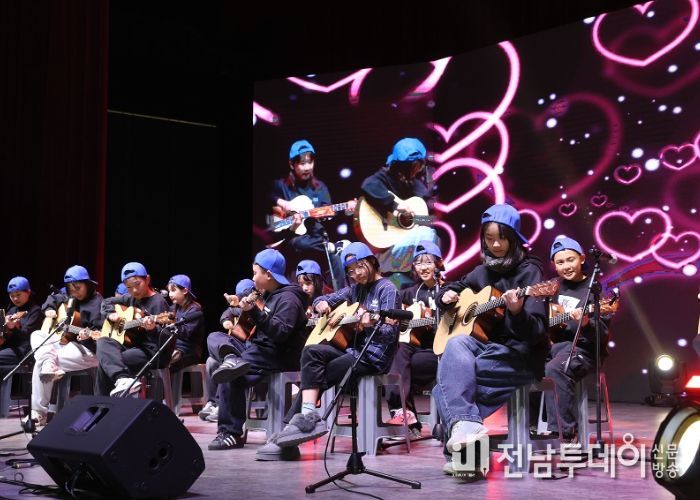 ‘제4회 1인 1악기 통기타 행복 콘서트’ 성료
