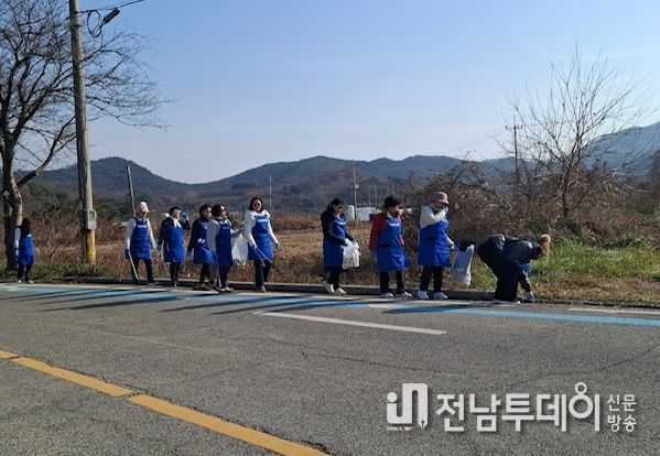 2025 영광 여성대학 수료생 환경정화 활동