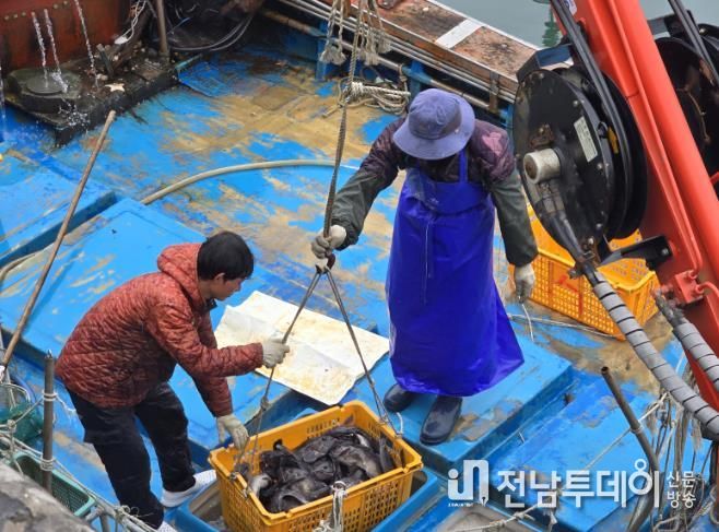 수산자원보호 직불금–어업 활동 사진