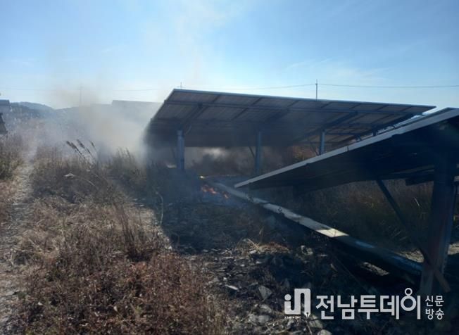 해남군 태양광시설 화재, 다량의 소화기로 신속 초기진압