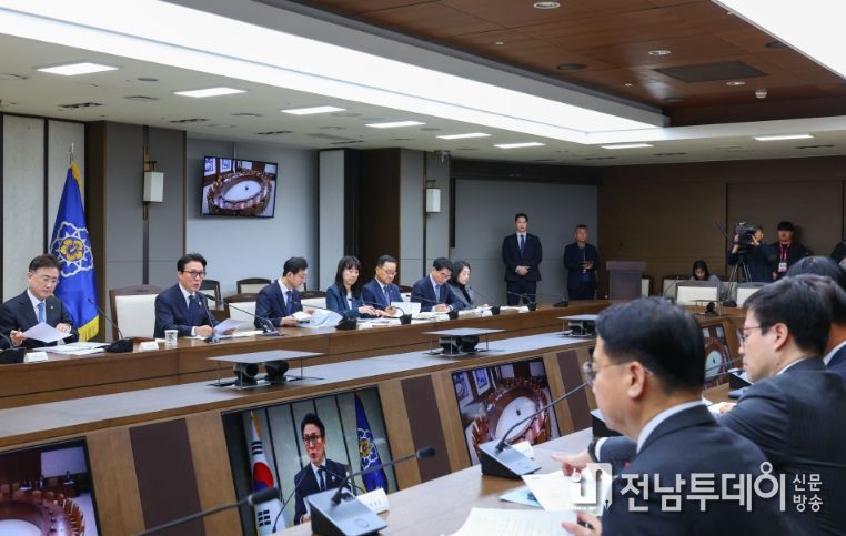 김민석 국무총리가 24일 세종 다솜로 정부세종청사에서 열린 국가정책조정회의를 주재, 모두발언을 하고 있다.(국무조정실)