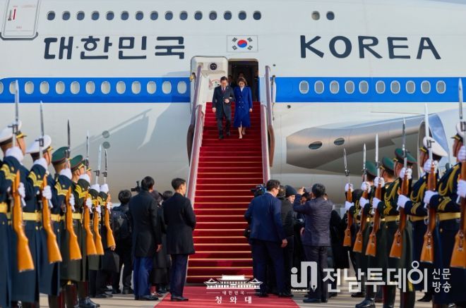 베이징 서우두 공항 도착(청와대)