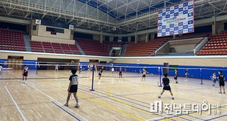 전지훈련 최우수, 종합운동장 개축