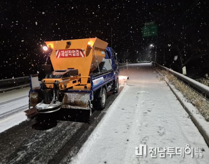 진도군, 신속한 제설 작업