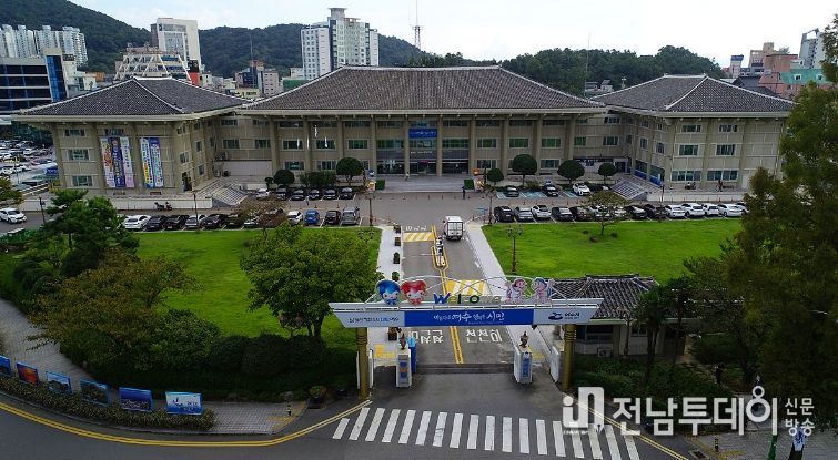 여수시가 직원들의 사기 진작과 소통 강화를 위해 지난 21일, 구내식당에서 특별 메뉴 행사를 진행했다.