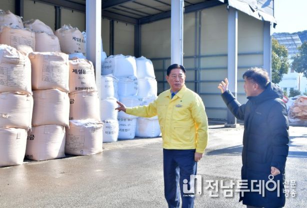 장성군, 신속한 제설 작업… 주민 불편 ‘눈 녹듯’