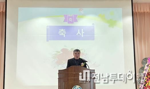 축사하는 최명수 도의원