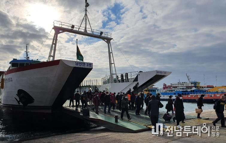 연안여객선 사진