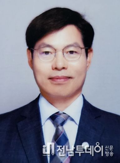 교육국장 박철영