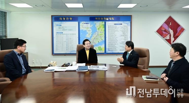 목포시의회 조성오 의장, 해양대학교 신임 총장과 지방 소멸 대응 위한 협력 방안 논의