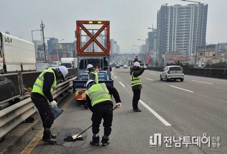 광주시, 해빙기 포트홀 등 도로 파손 즉각 대응