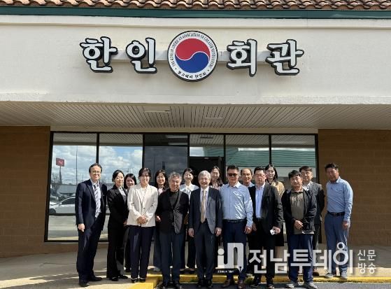 전남 글로컬 K-에듀센터는 지난 5일 주애틀랜타대한민국총영사관이 주최한 몽고메리 한인회 간담회에 참석, 현지 지역사회와 협력 계획을 논의했다. 사진은 간담회 후 촬영한 기념사진.