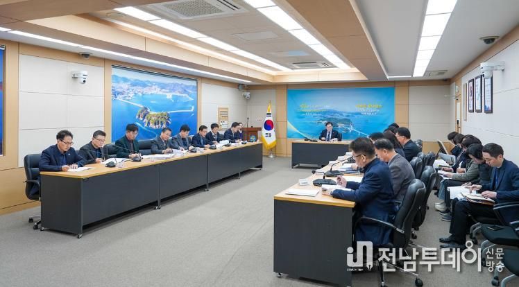 여수시가 17일 정현구 시장 권한대행 주재로 「전남·광주통합 특별법」 시행 대비행정통합 대응 전략회의를 개최했다.
