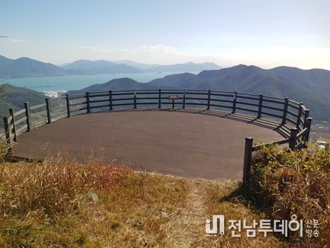 영취산 전망대 전경