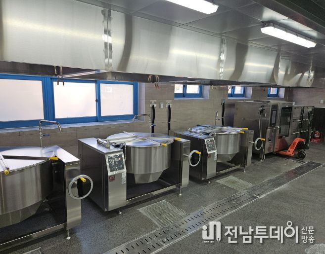 첨단초 조리실 인덕션과 환기시설 공사 후
