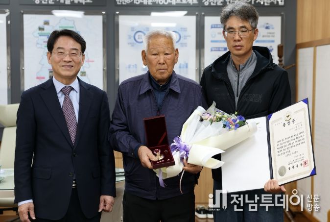 고 김영율 병장 유족에게 6.25 참전자 화랑무공훈장이 전달됐다.